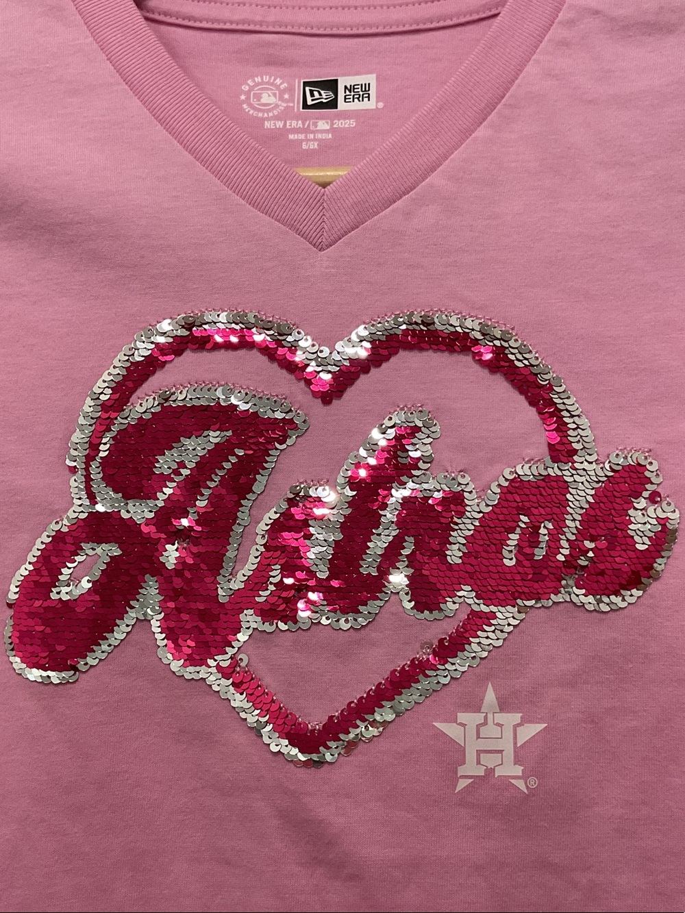 New Era Kids' Houston Astros Pink Sequin Heart V-Neck Tee - Picture 2 of 5